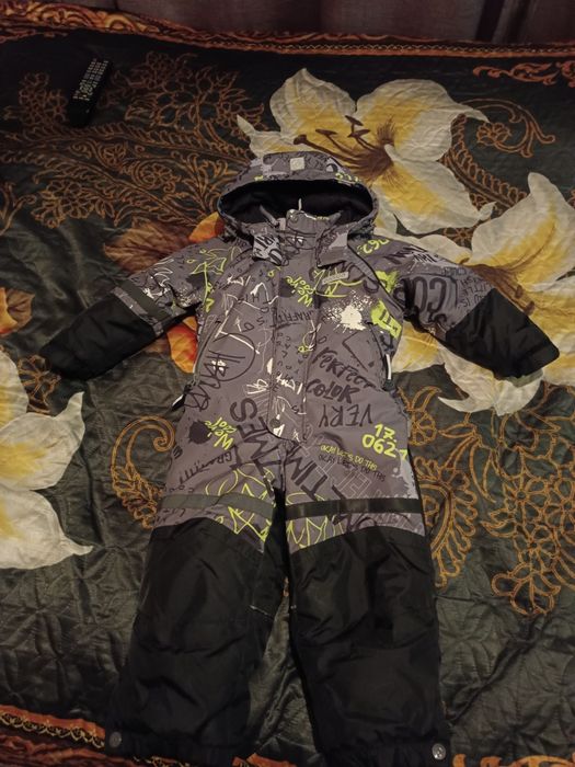 Продам детский зимний комбинезон