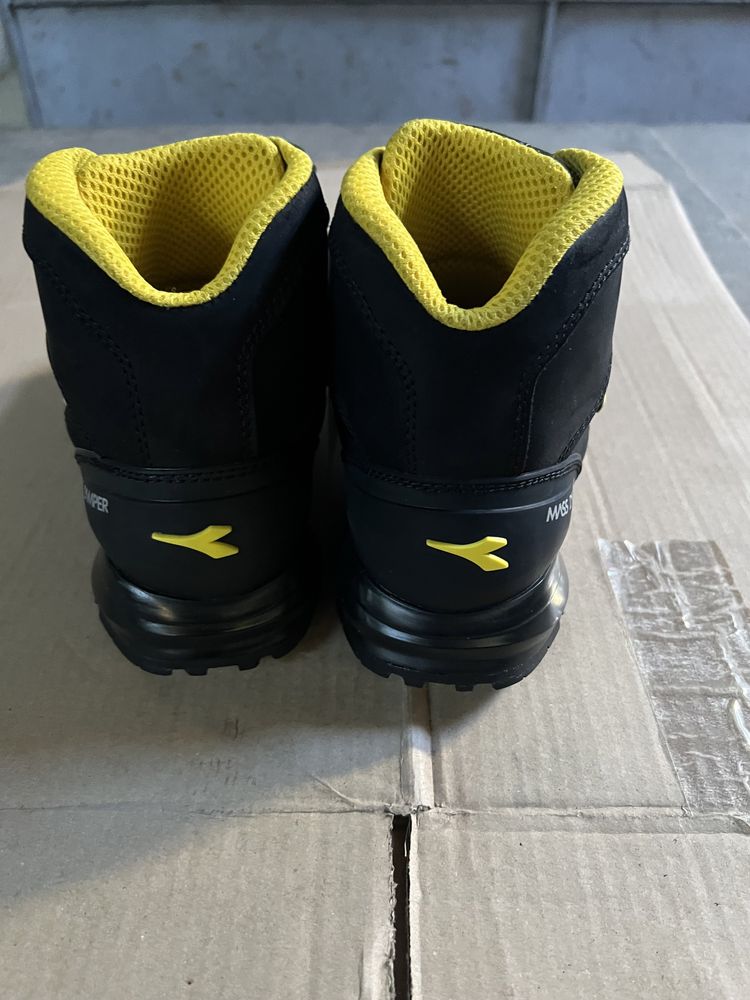 Vand bocanci/ ghete protectie Diadora marimea 46