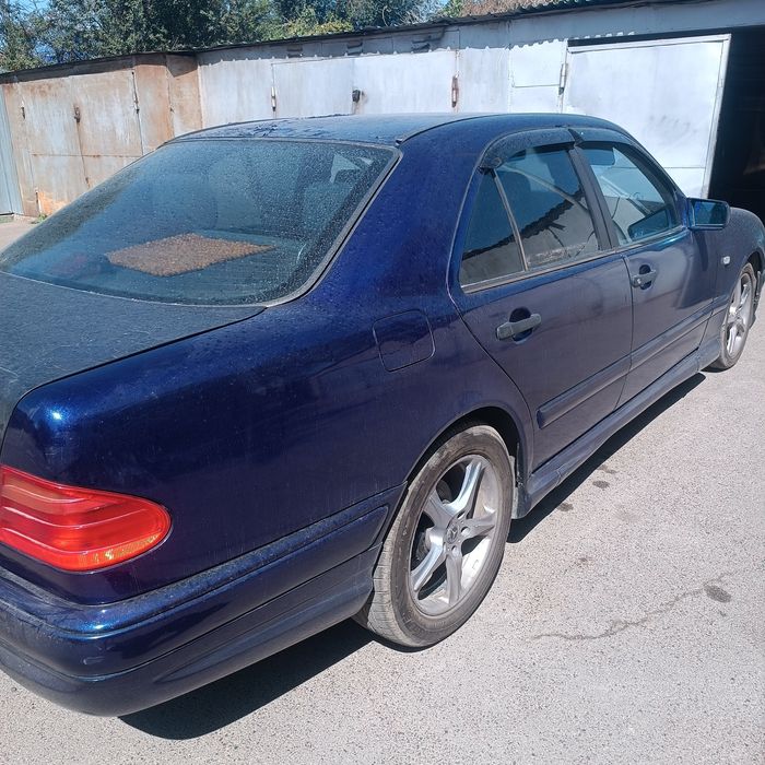 Продам срочно Мерседес 210