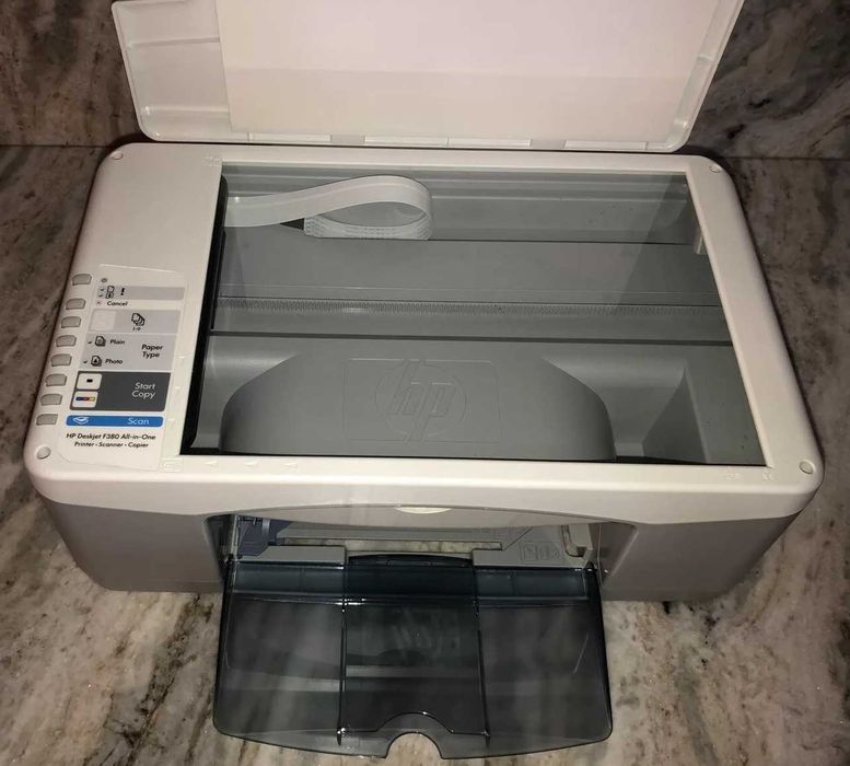 Компактный планшетный сканер HP F380 в рабочем хорошем состояние.