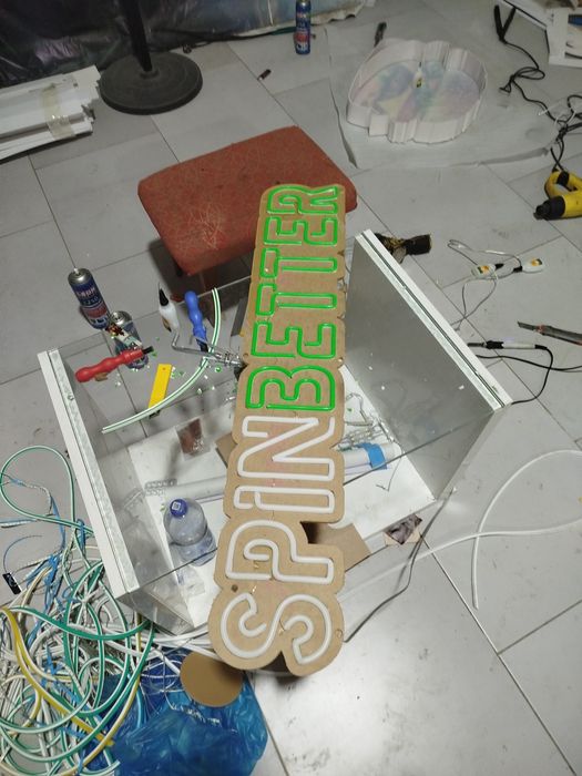 Niyonlar yasaymiz kimga kirak bulsa yasab biramiz