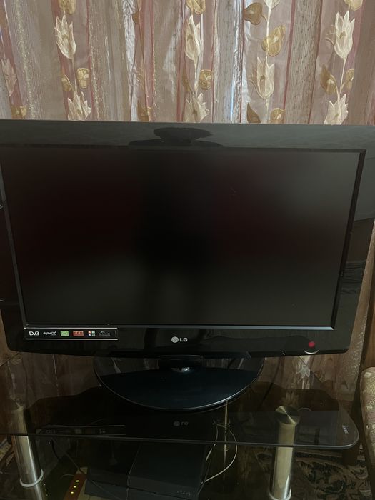 Продам телевизор lg в хорошем состоянии с подставкой