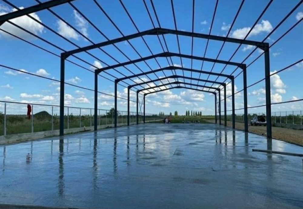 Vând structura metalica 8x15x4 pregătită pentru montaj ,transport incl