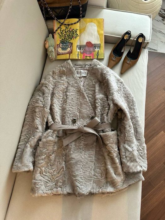 Brunello Cucinelli шуба из каракуля с поясом