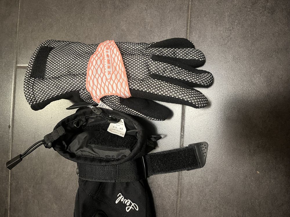 Manusi Level Butterfly W Mitt Black NOI