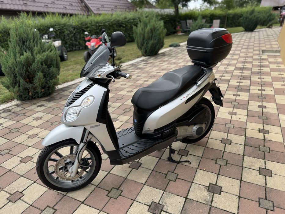 Scuter Piaggio Carnaby 125