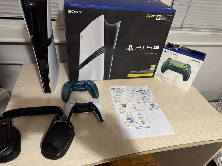PS5 Pro 2TB плюс втори контролер и слушалки Logitech G935