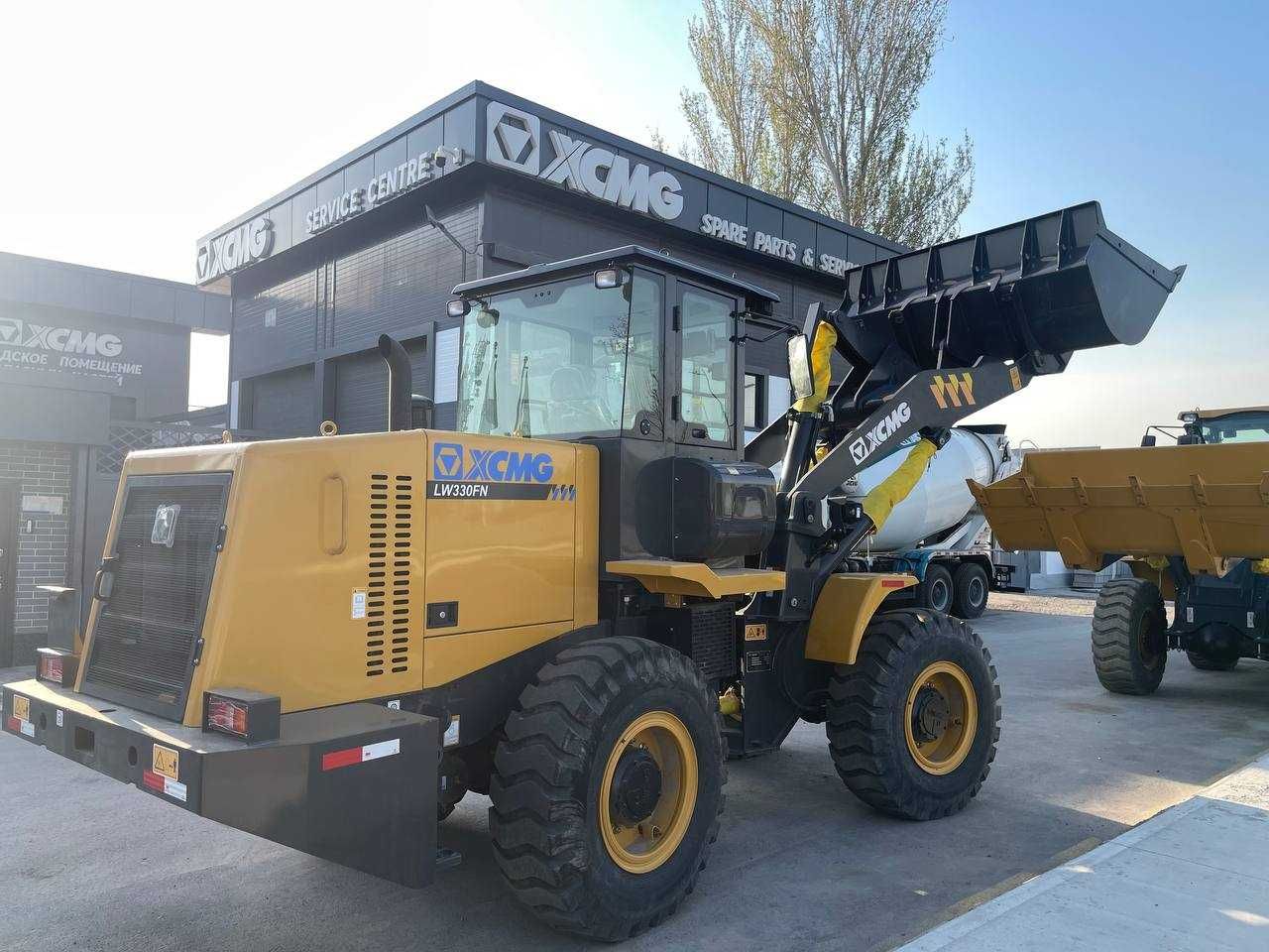 Фронтальный погрузчик XCMG LW330FN
