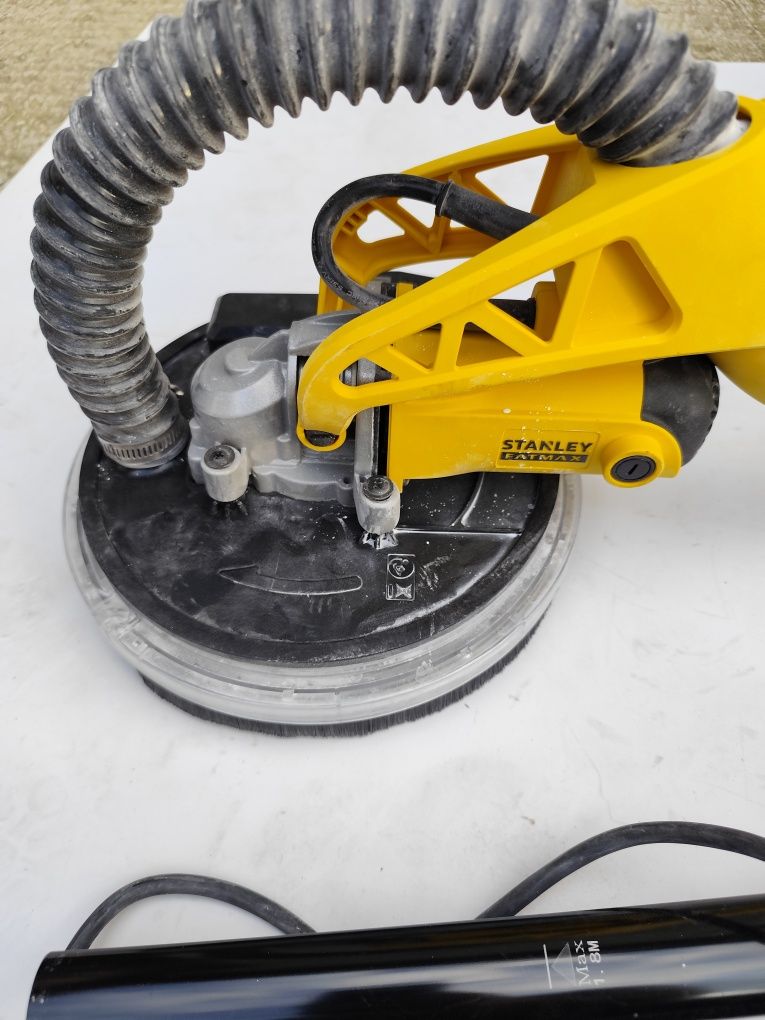 Жираф за шлайфане на стени и тавани Стенли Stanley SFMEE500