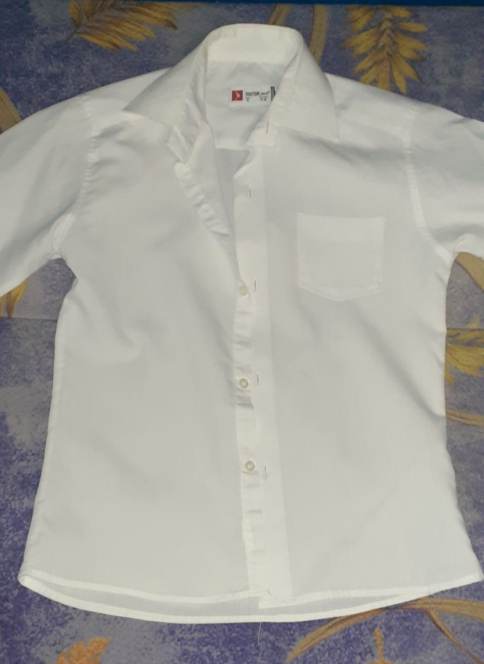 Продам 3 рубашки белого цвета на мальчика 7-10лет.