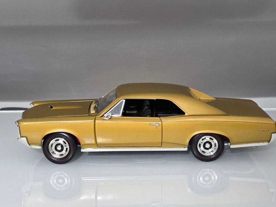 Macheta Auto 1/18 ERTL 1966 Pontiac GTO Gold