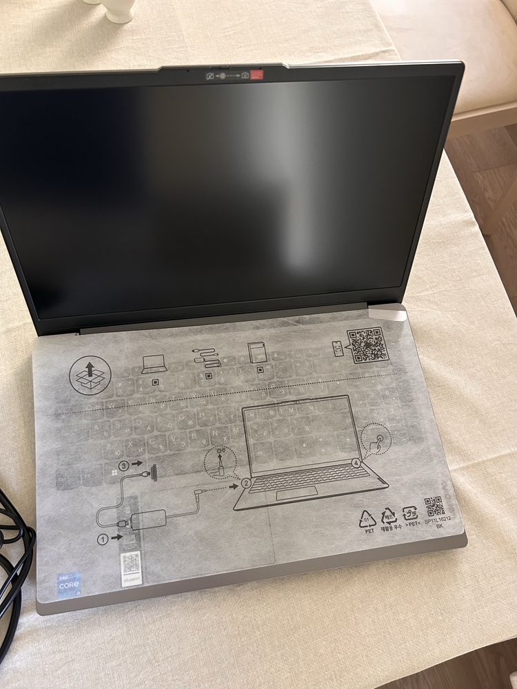 Чисто нов лаптоп Лаптоп LENOVO IdeaPad Slim 3 15IAH8 83ER007RBM 15.6 "