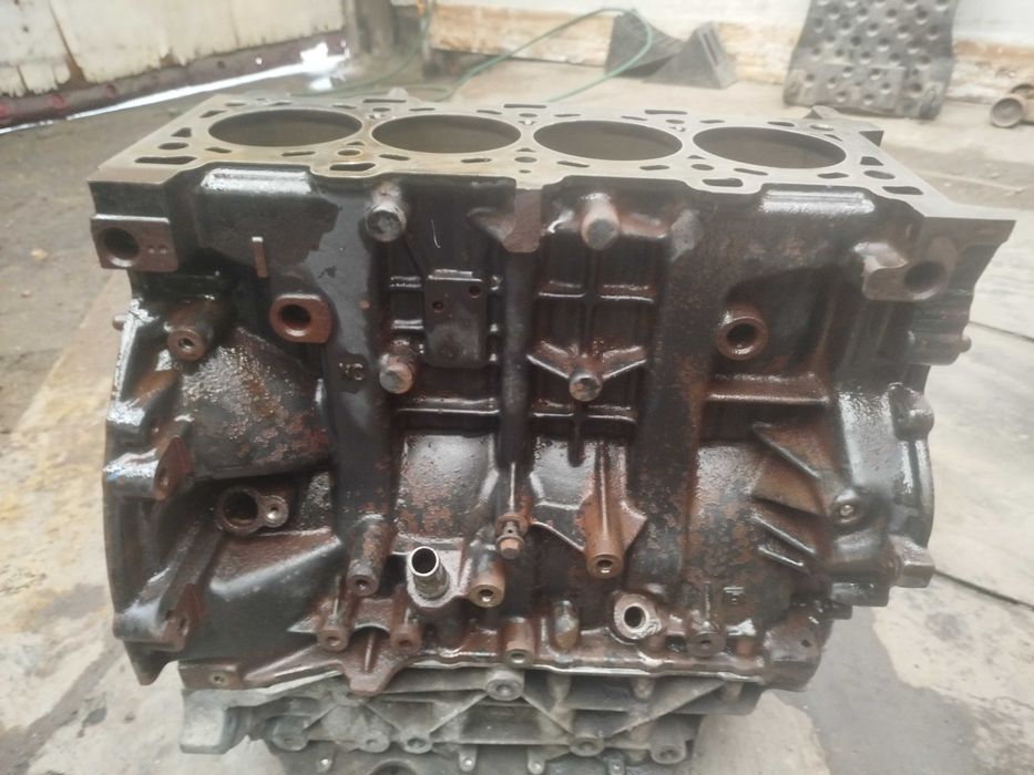 Vand Bloc motor 2.3 si 4 Pistoane cu biele Renault Master 3