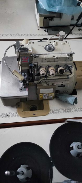 Masini de cusut industriale