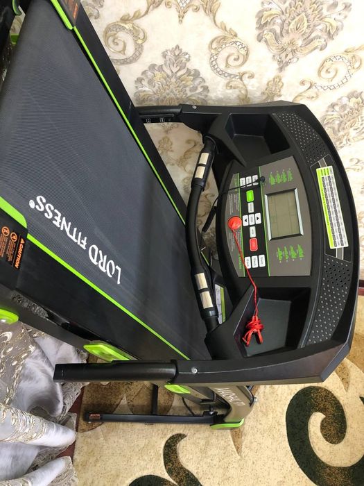 беговая дорожка . Yugurish yo'lagi