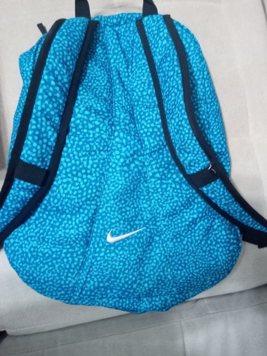 Лека раница nike
