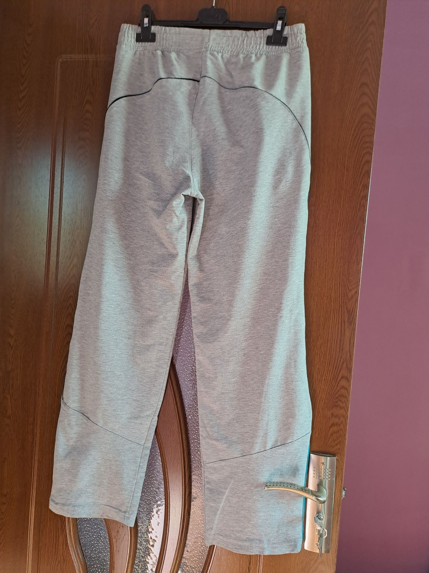 Vând Pantaloni de Trening Mărimea XL