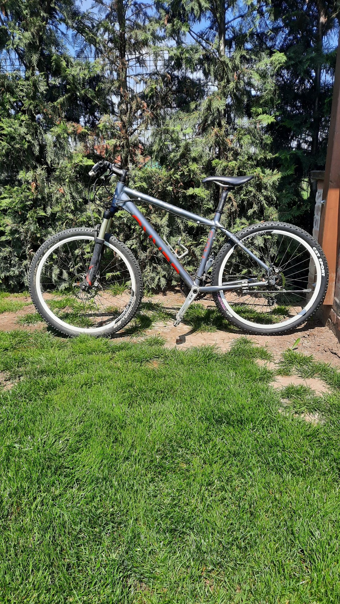 Bicicleta GEKKO dotată Shimano deore xt