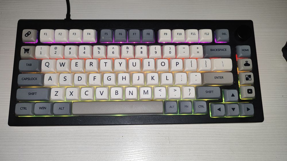 Продам срочно кастом клавиатуру