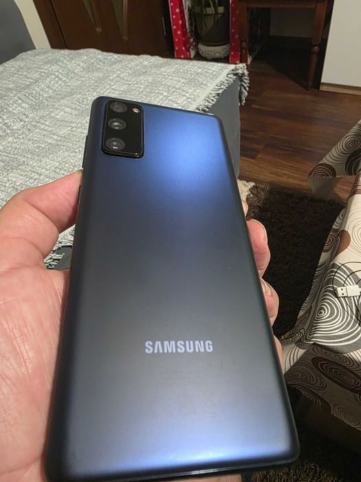 Samsung Galaxy S20 FE  RAM6GB  128GB