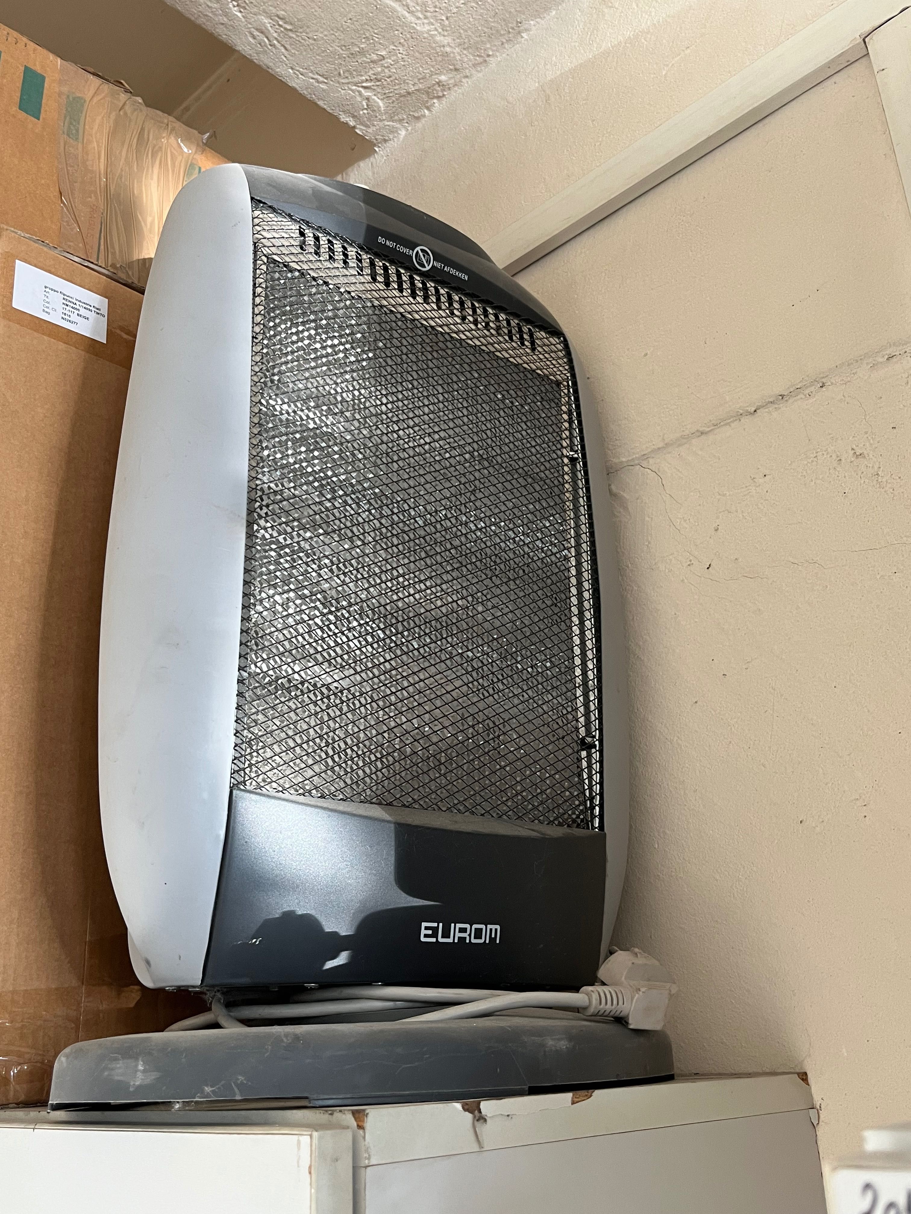 Vând ventilator camera