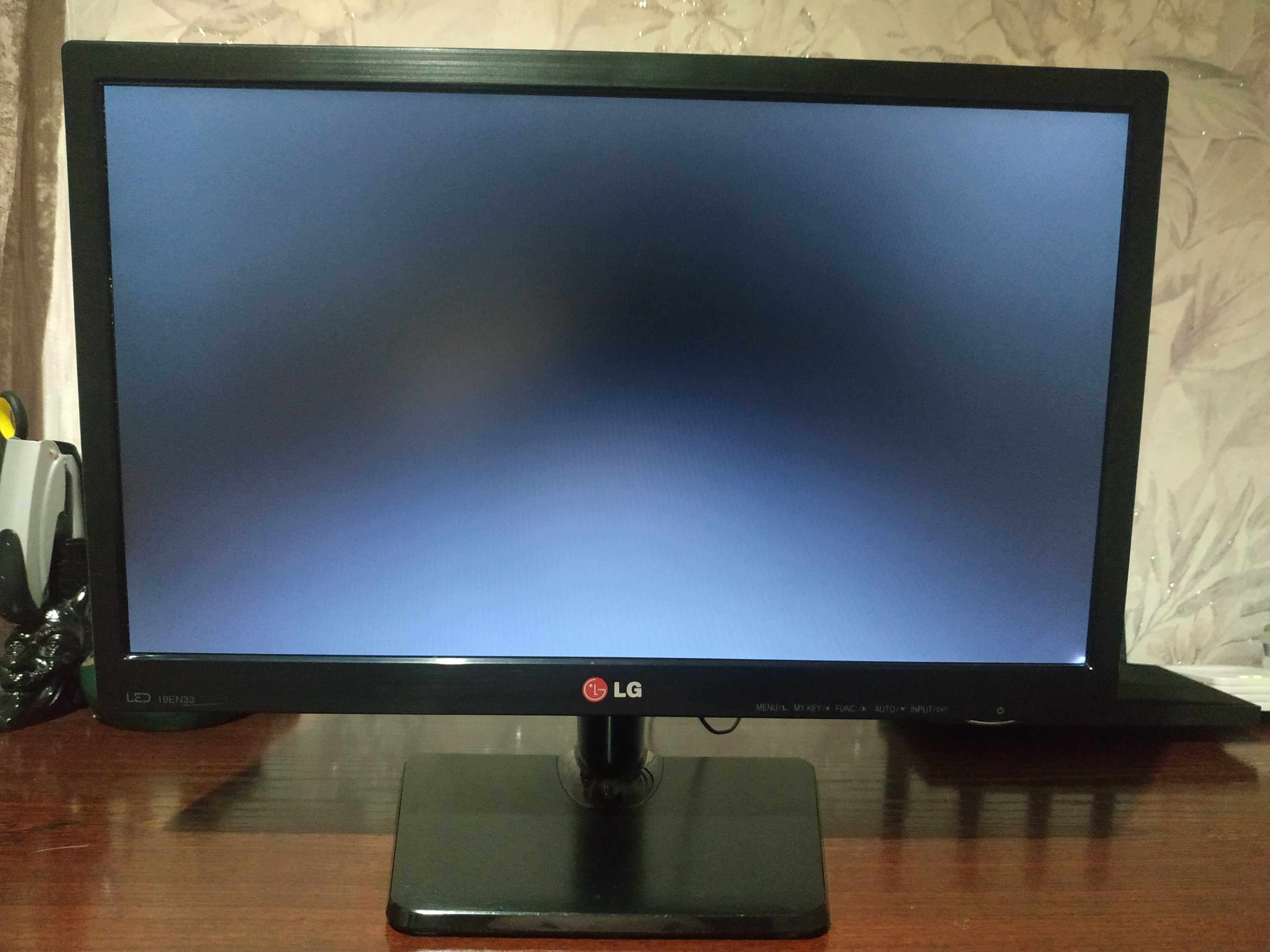 2 монитора LG 19" LED