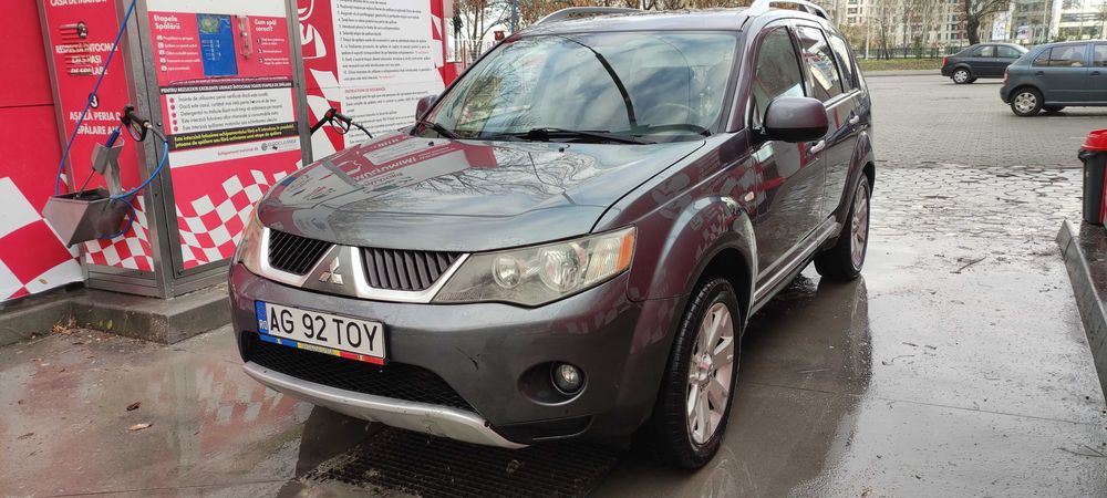 Mitsubishi Outlander II, 180.000 km, 7 locuri, 4x4