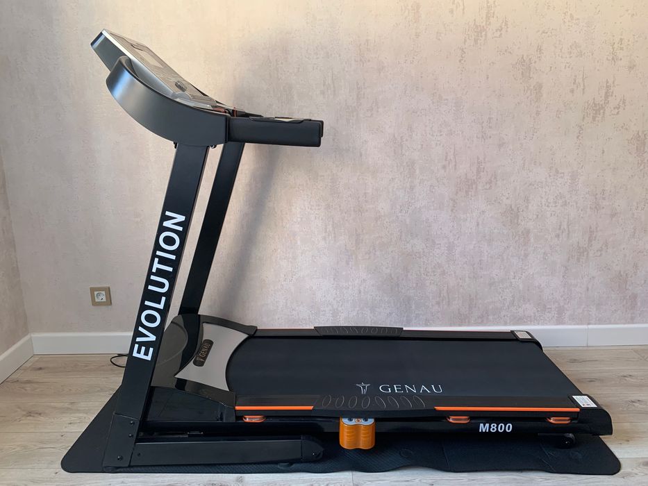 Продам беговую дорожку Genau