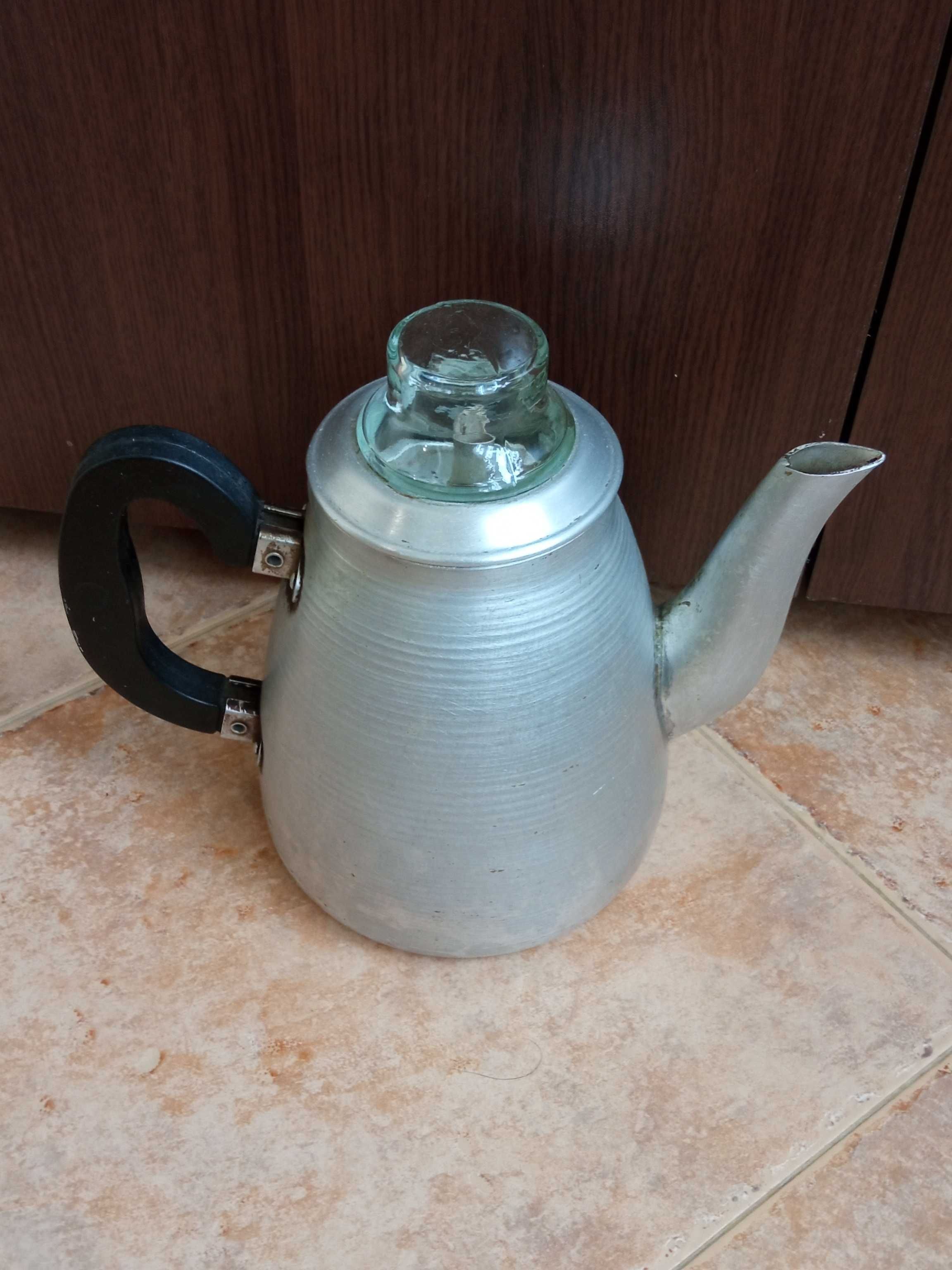 Алуминиев чайник, Алуминиева тенджера