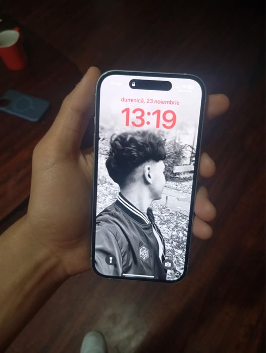 Vand iphone 15 2500 de lei