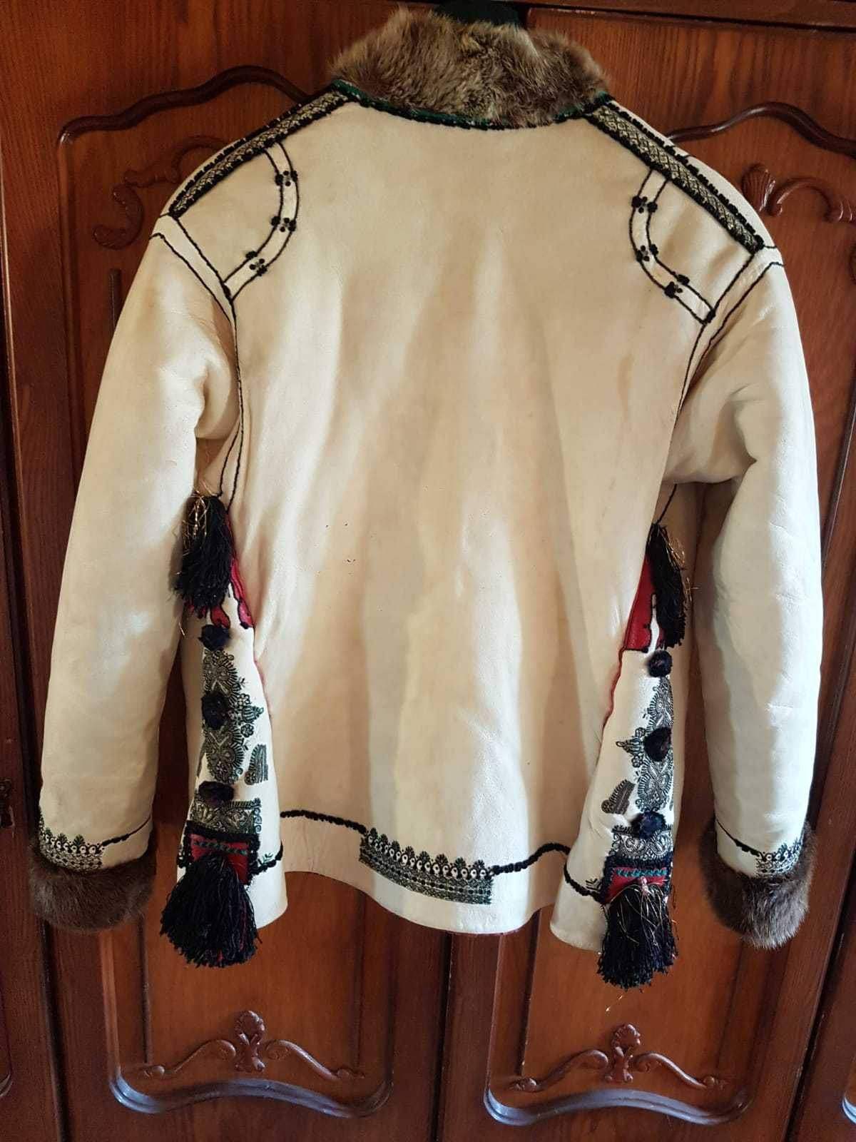 Vând cojoc traditional de damă, din Marginimea Sibiului