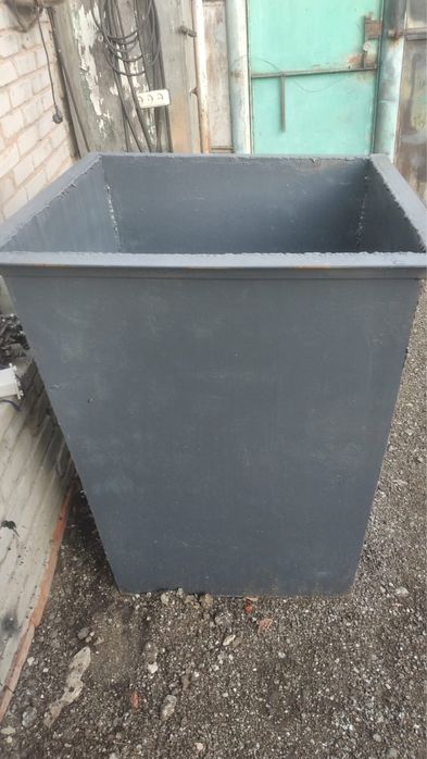 Продам мусорный бак.