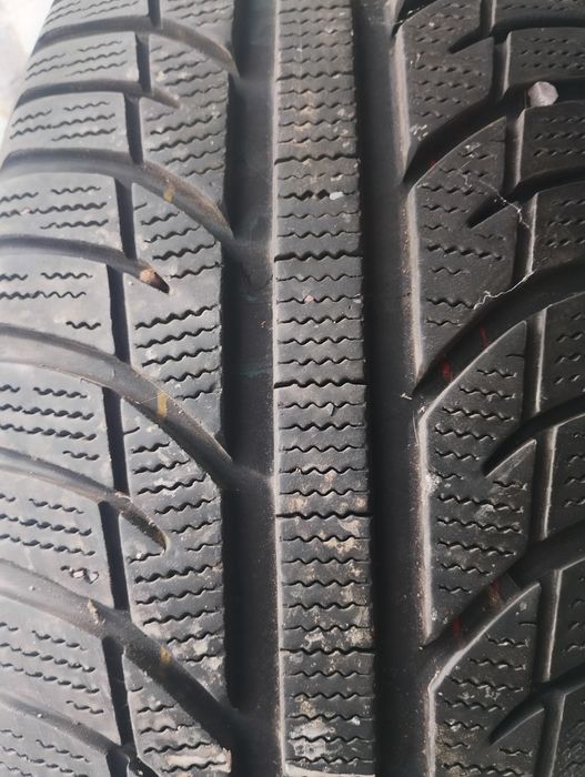 Vând cauciucuri de iarna 205 60 16