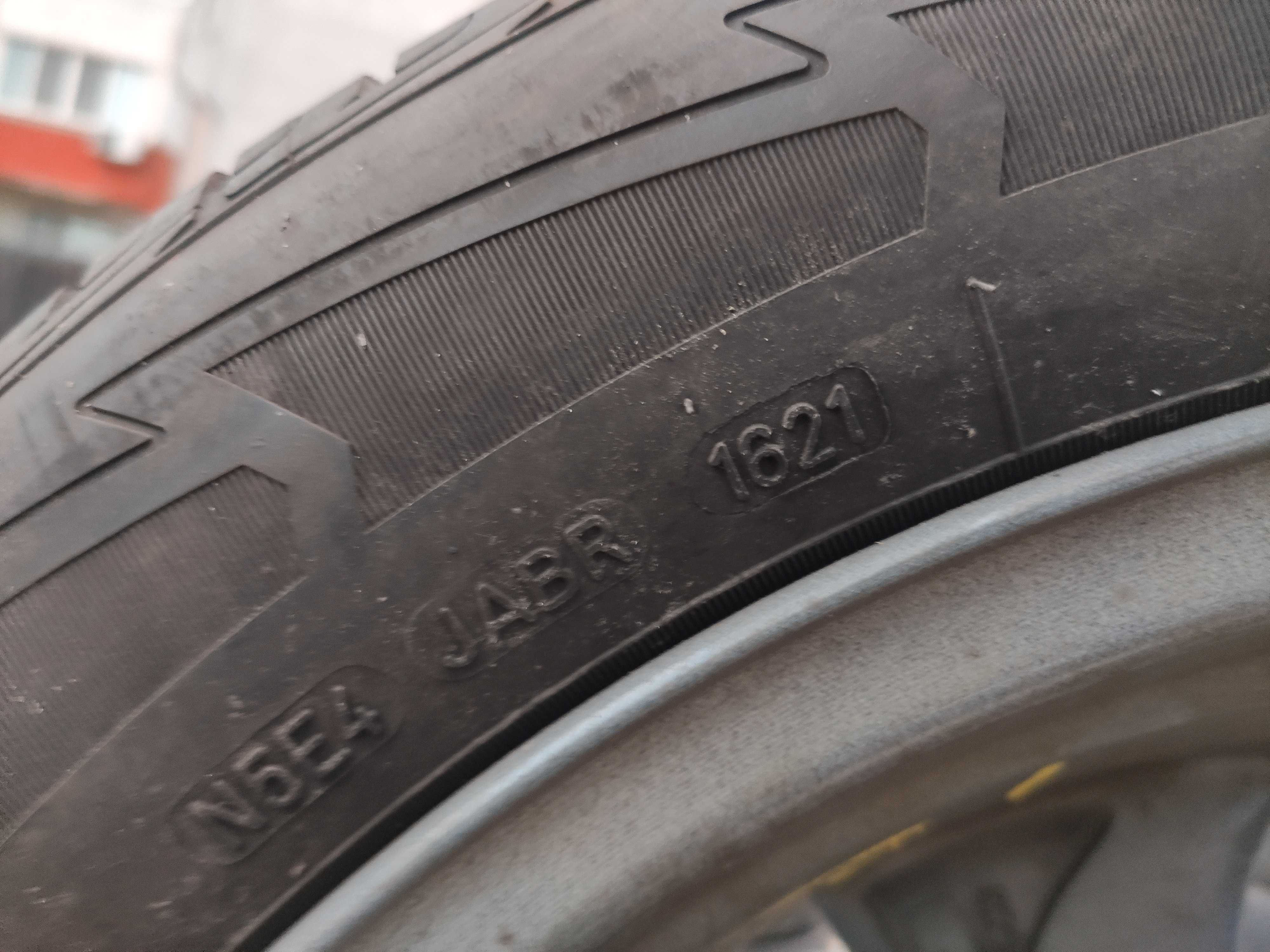 4бр Зимни гуми 225 60 18 - Dunlop - DOT 2021 -