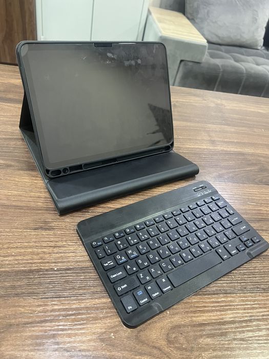 Клавиатура и защитный чехол для iPad (BT)