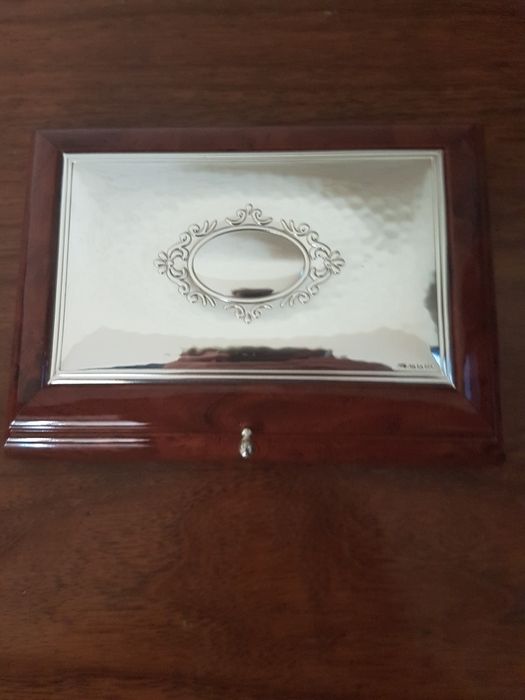 Продам сувенир шкатулка, серебро