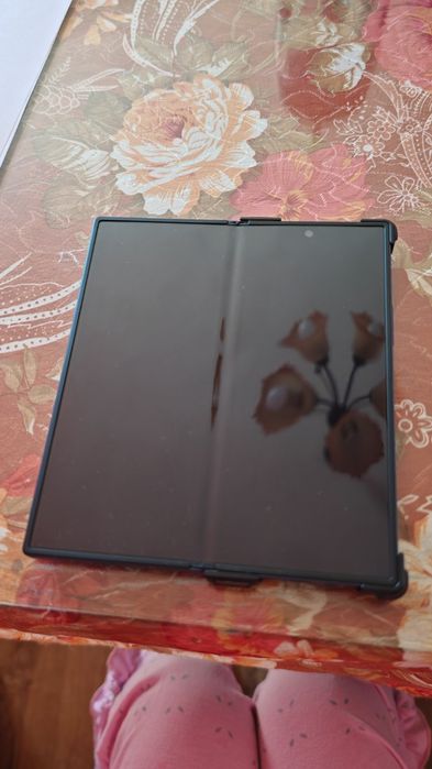 Продавам Samsung Z Fold 6