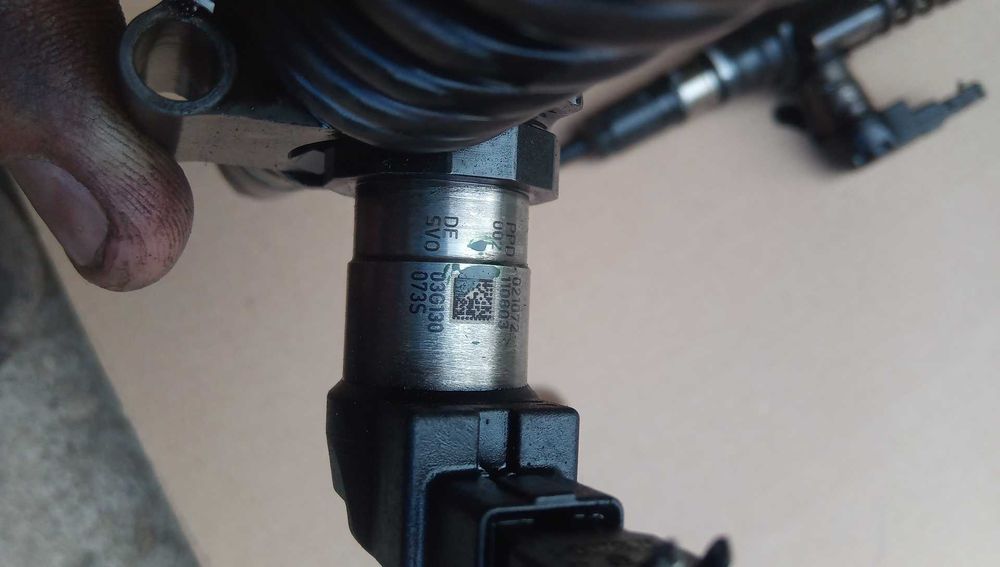 Injectoare Volkswagen Passat B6 2.0 TDI 103 KW tip BKP