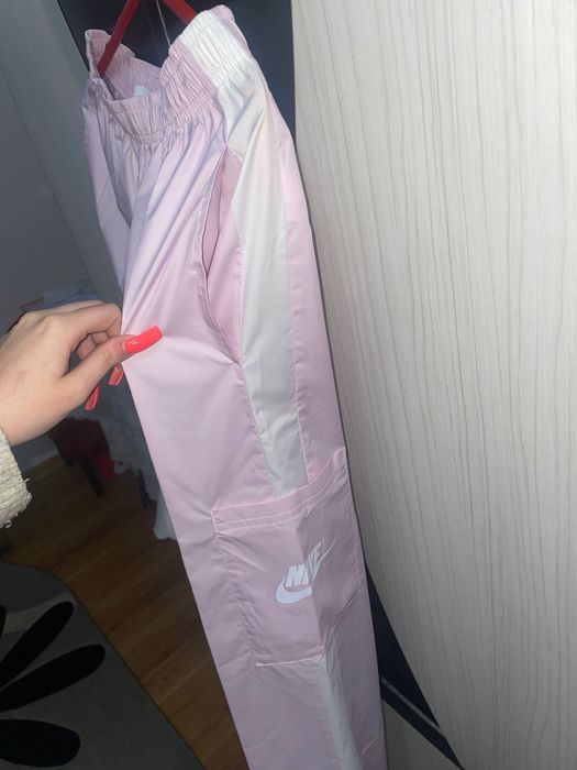 Pantaloni Nike și Ellesse