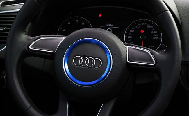 Ornament metalic rotund volan (rosu / albastru) - Audi (2 dimensiuni)