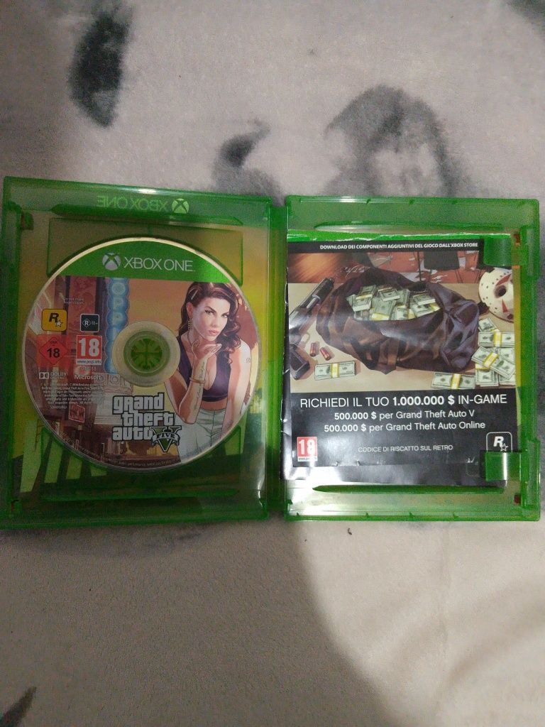 Vând jocuri GTA 5 Xbox One s