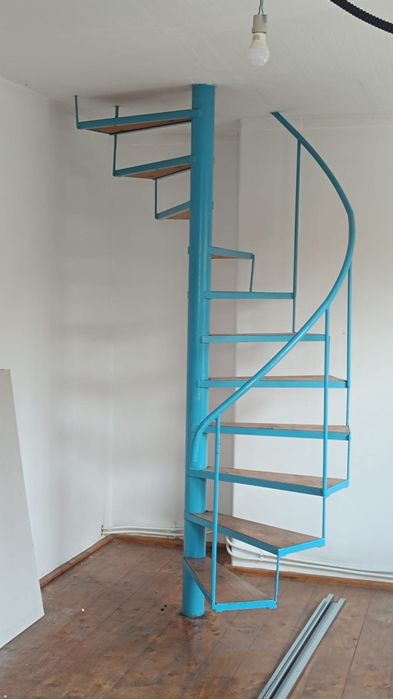 Se vinde scară interioară...