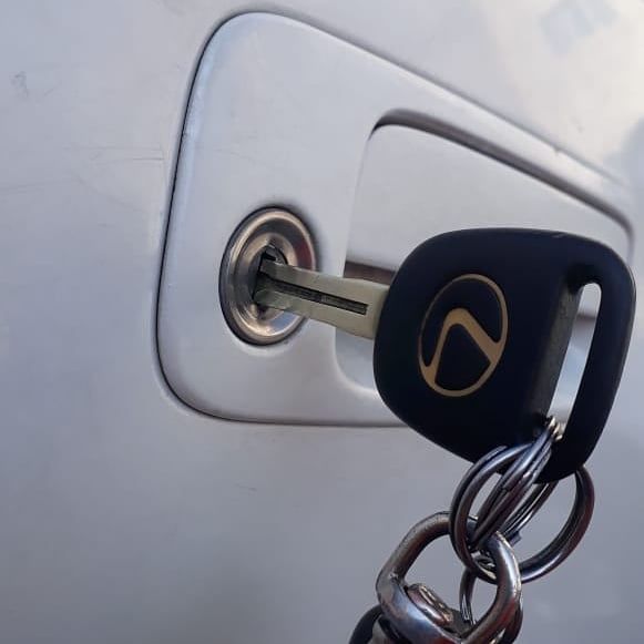 Вскрытие автомобилей Семей. Открыть машину. Машина ашу. Медвежатник.