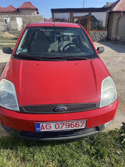 Vand ford Fiesta 2003 pentru piese