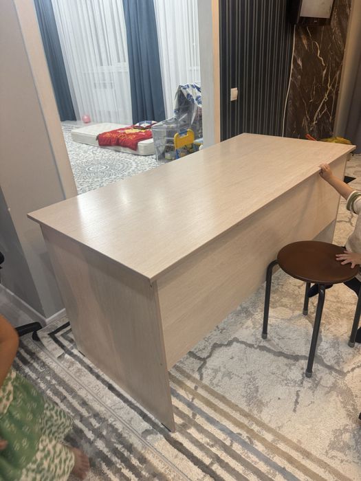 Продам стол.срочно