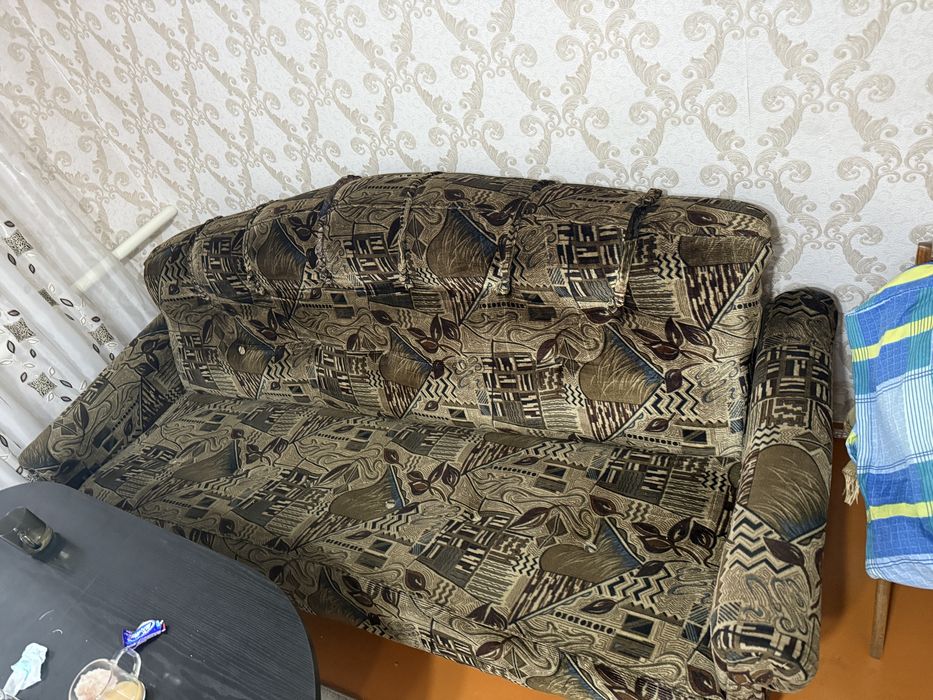 Продам диван срочно