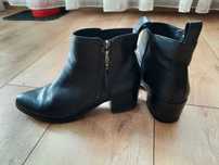 Vand 5 perechi botine