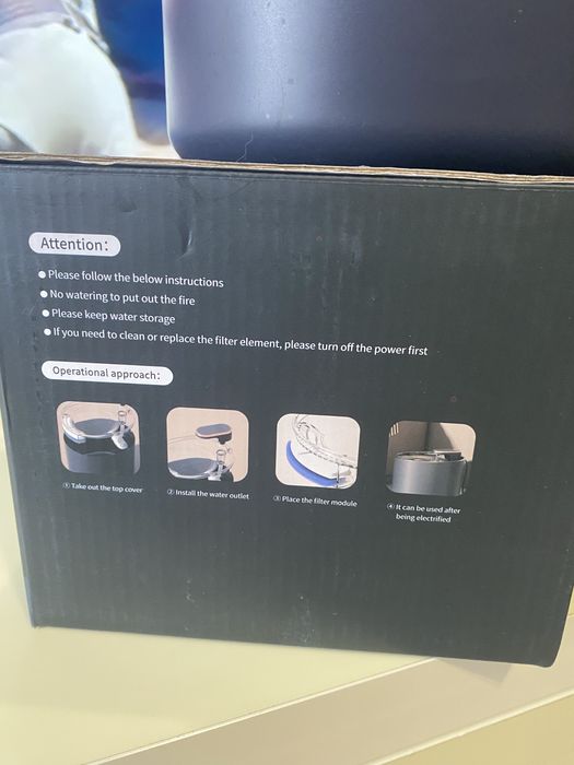 Автоматичен диспенсър за вода за коте или куче