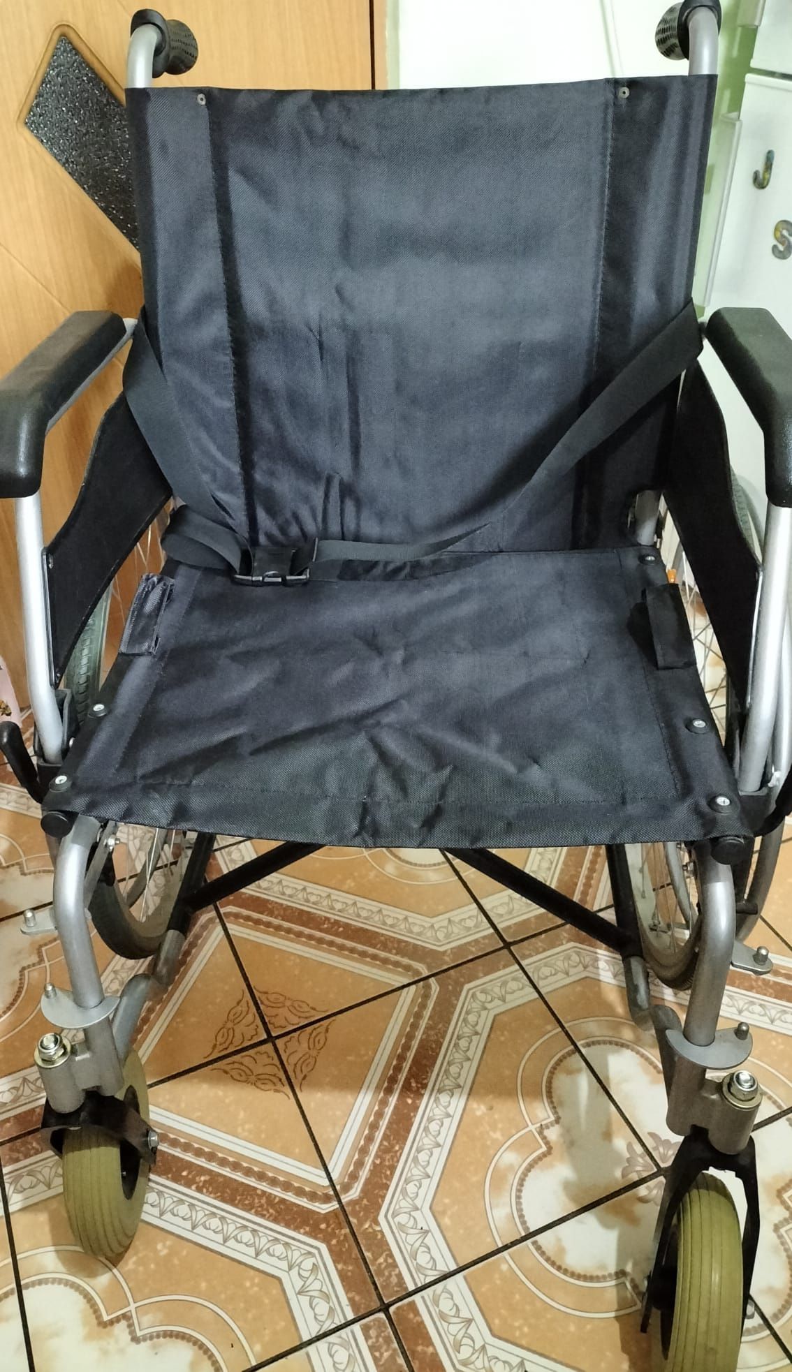 Vând căruț pentru persoane cu handicap
