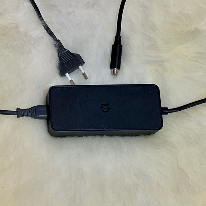 Incarcator trotineta xiaomi